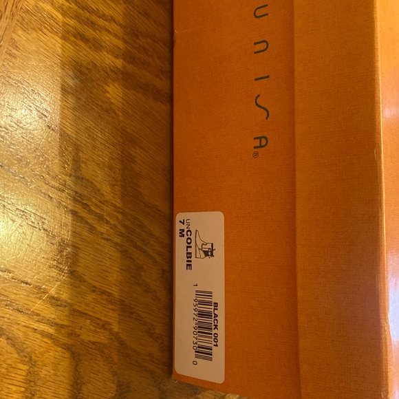 NWT Unisa Colbie wedge black suede booties size 7 - Picture 8 of 8